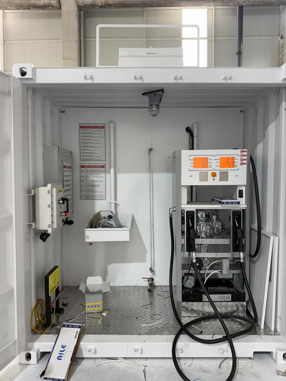 Interior of a mobile station with a dual Fuelsis pump